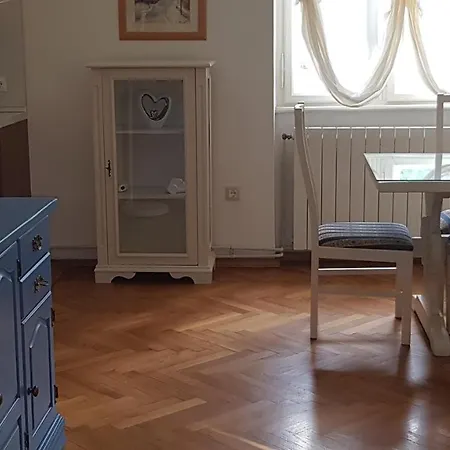 아파트 Nena With Private Free Parking